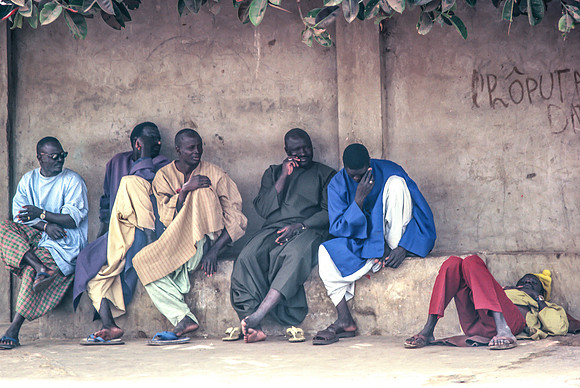 Men at rest, Dakar